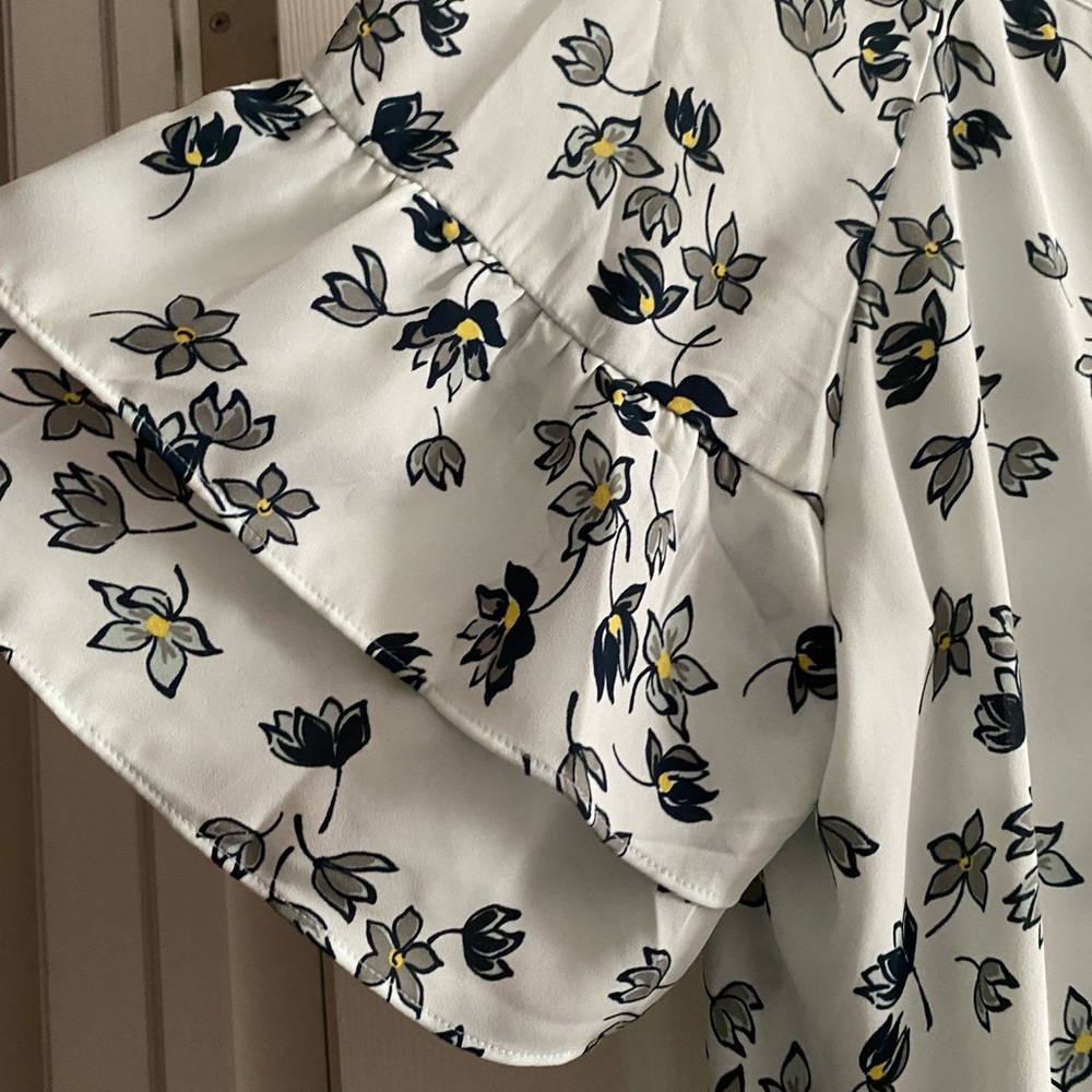 LOFT Floral Blouse Large - Picture 3 of 7